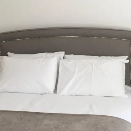 Beautiful 1 Bed Serviced Apartment Cobham Town Centre Exterior photo