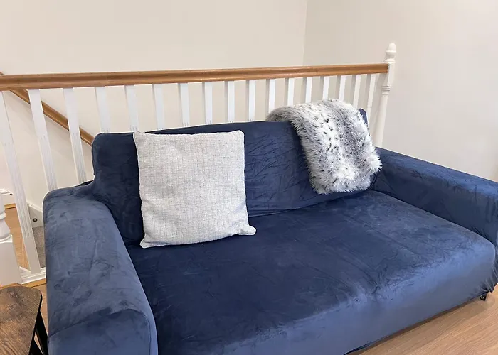 Beautiful 1 Bed Serviced Apartment Cobham Town Centre