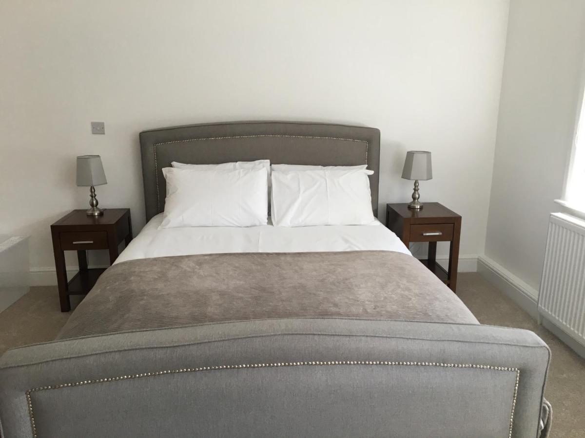 Apartment Beautiful 1 Bed Serviced Cobham Town Centre