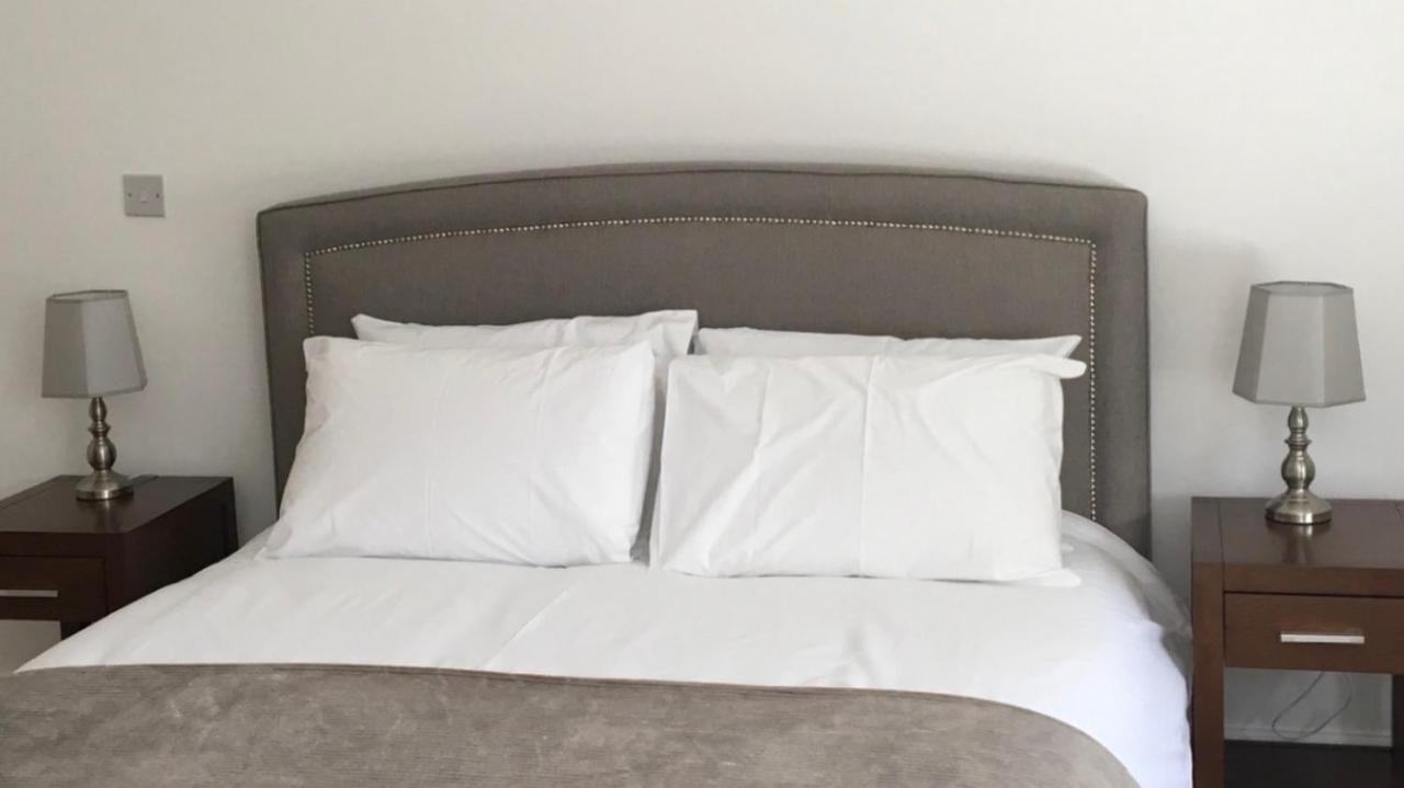 Beautiful 1 Bed Serviced Cobham Town Centre * Cobham (Surrey)